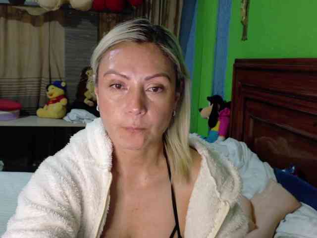 Charlizetheron1 webcam