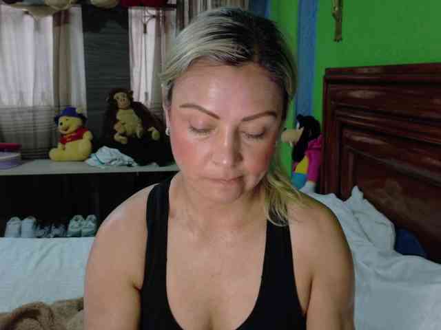 Charlizetheron1 webcam