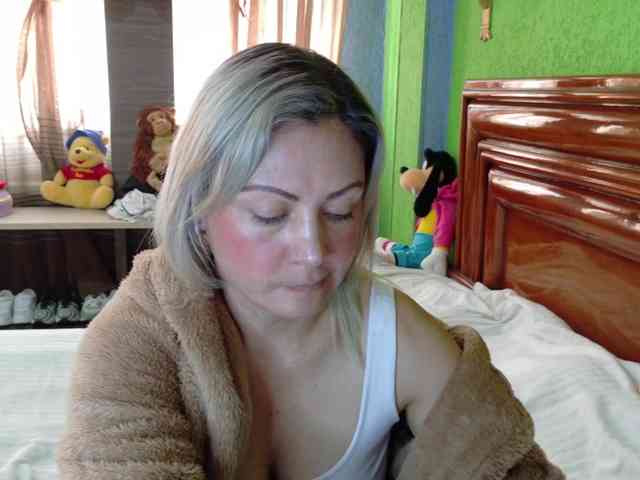 Charlizetheron1 webcam