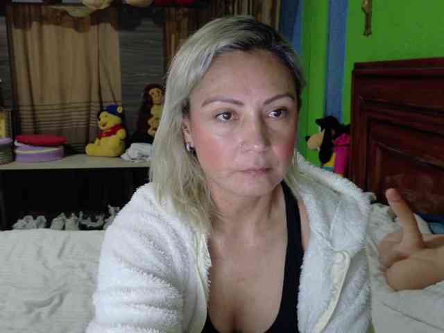 Charlizetheron1 webcam