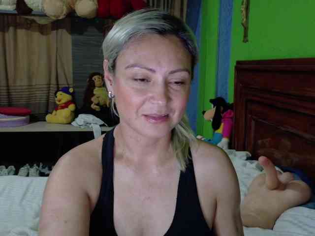 Charlizetheron1 webcam