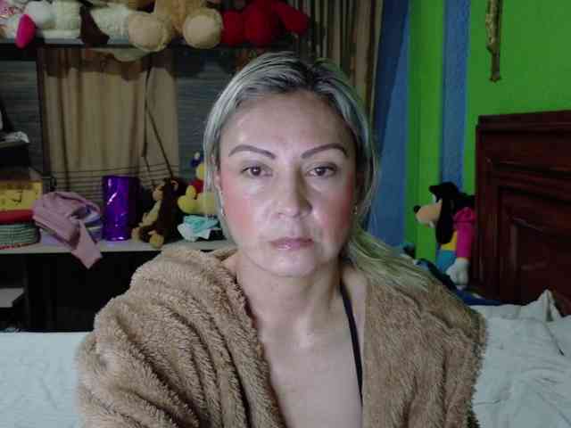 Charlizetheron1 webcam