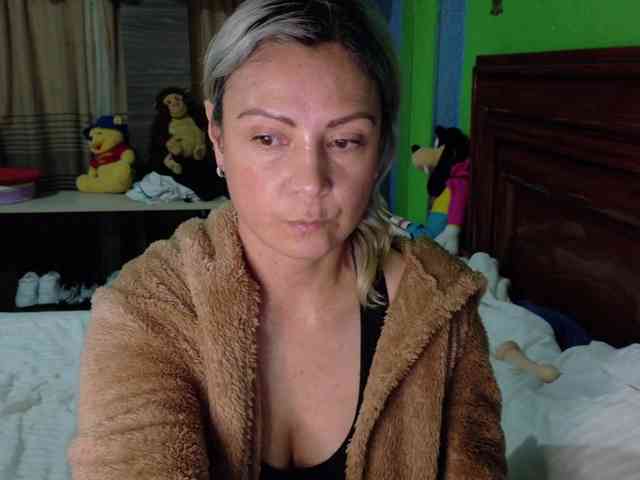 Charlizetheron1 webcam