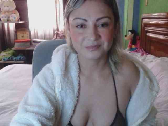 Charlizetheron1 webcam