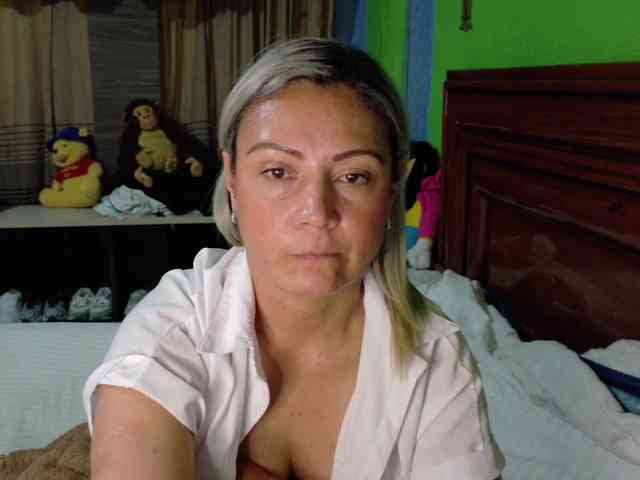 Charlizetheron1 webcam