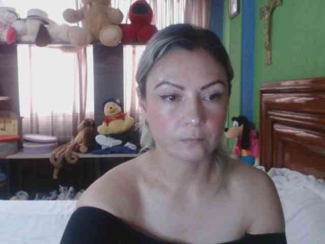 Charlizetheron1 webcam