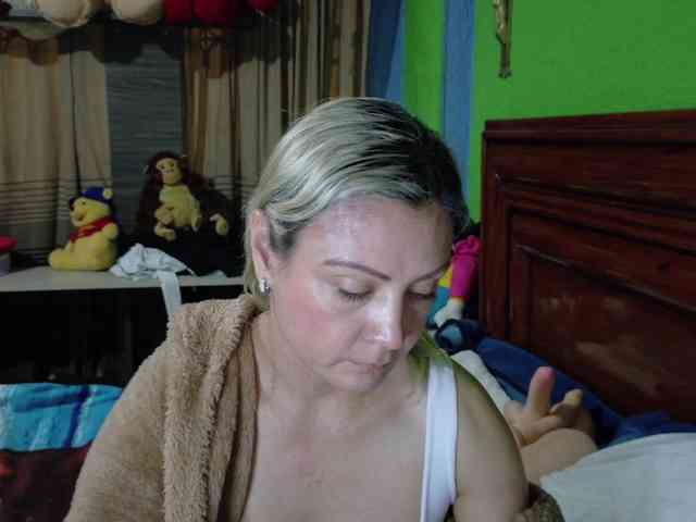 Charlizetheron1 webcam