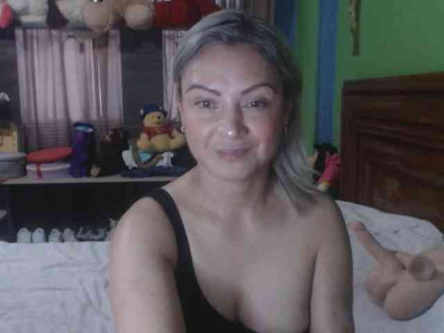 Charlizetheron1 webcam