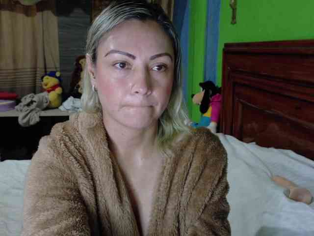 Charlizetheron1 webcam