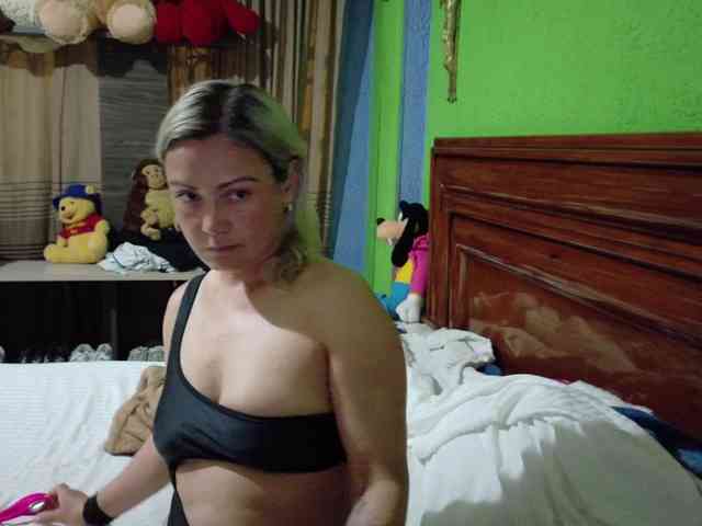 Charlizetheron1 webcam