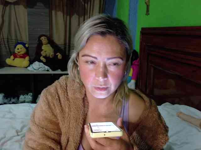 Charlizetheron1 webcam