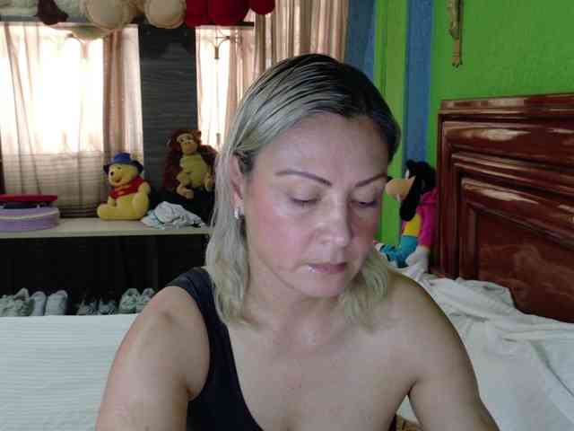 Charlizetheron1 webcam