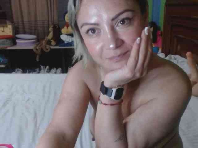 Charlizetheron1 webcam