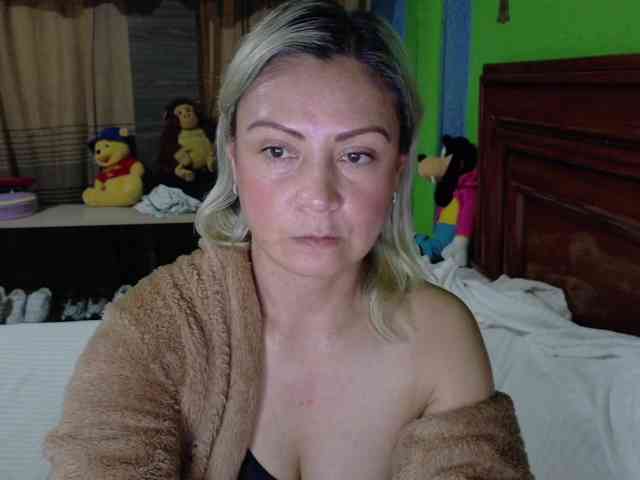 Charlizetheron1 webcam