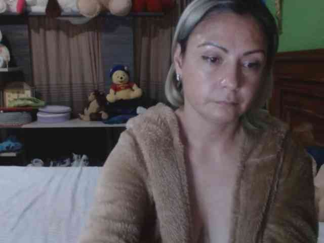 Charlizetheron1 webcam