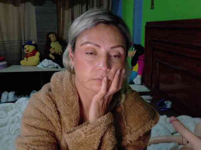 Charlizetheron1 webcam