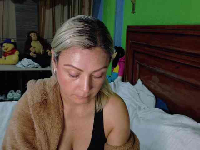 Charlizetheron1 webcam