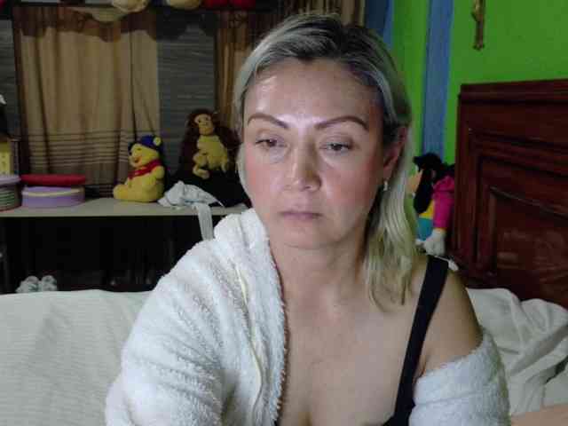 Charlizetheron1 webcam