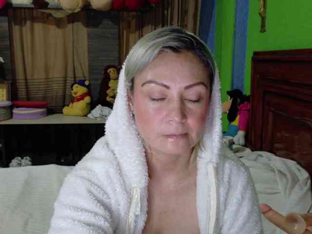 Charlizetheron1 webcam