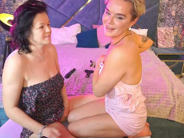 PleasureWeCouple's BongaCams show and profile