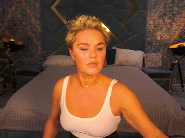 PleasureWeCouple's BongaCams show and profile