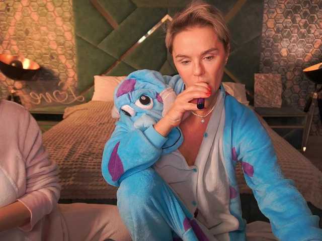 go to chat with PleasureWeCouple