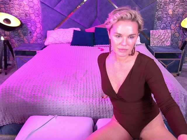 PleasureWeCouple's BongaCams show and profile