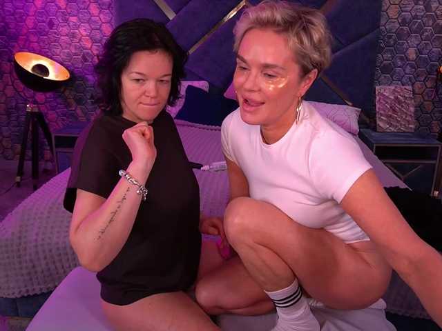 PleasureWeCouple's BongaCams show and profile