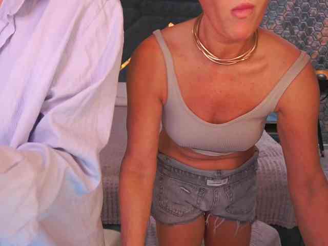 PleasureWeCouple webcam