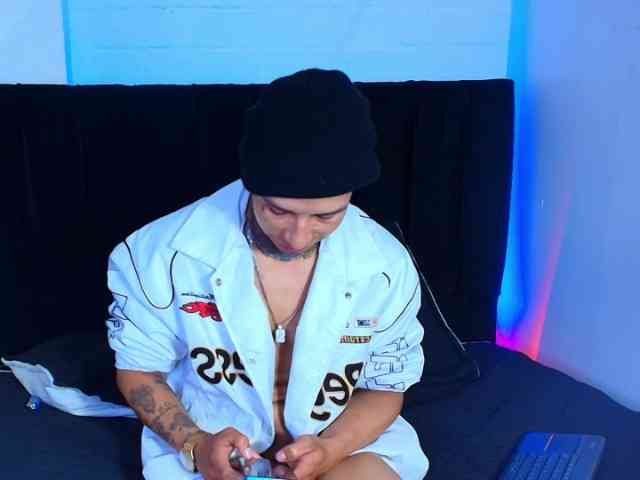 Micke-Fire Live Webcam on BongaCams