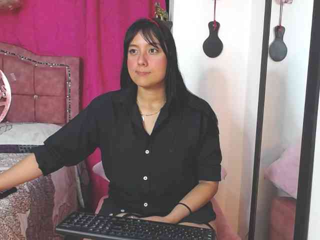 charlottekiss99 webcam
