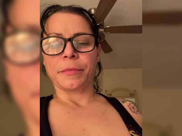 RAWandREALaf Live Webcam on {site_name}