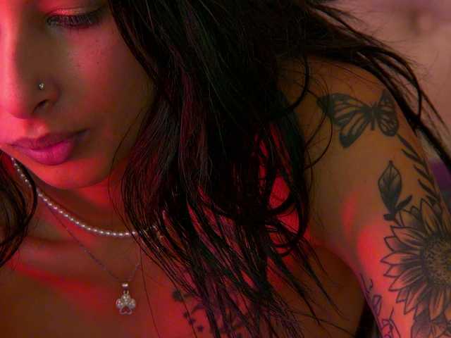 VannyFoxx's BongaCams show and profile