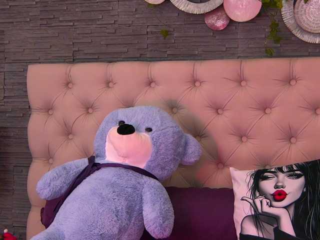 VannyFoxx's BongaCams show and profile