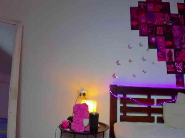 ArinaWinss webcam