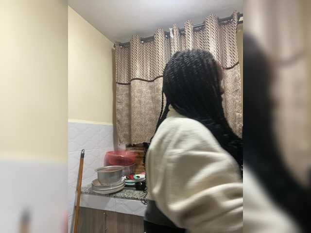 Curvy-maxy9's BongaCams show and profile