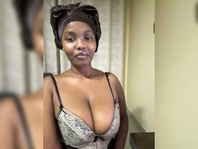 Curvy-maxy9's BongaCams show and profile