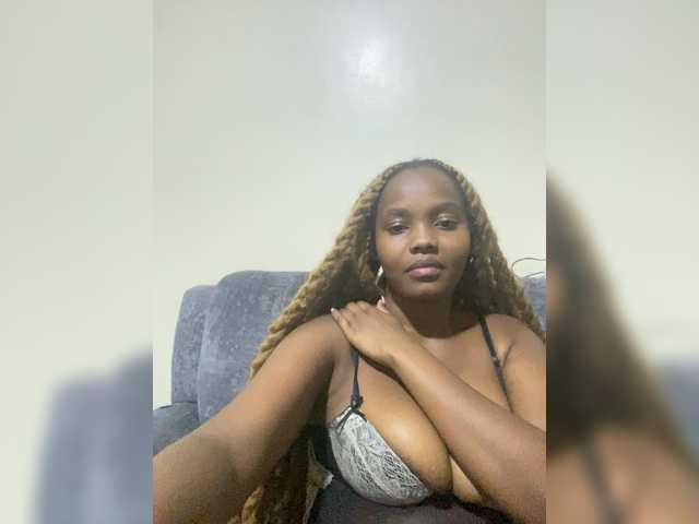 Curvy-maxy9's BongaCams show and profile