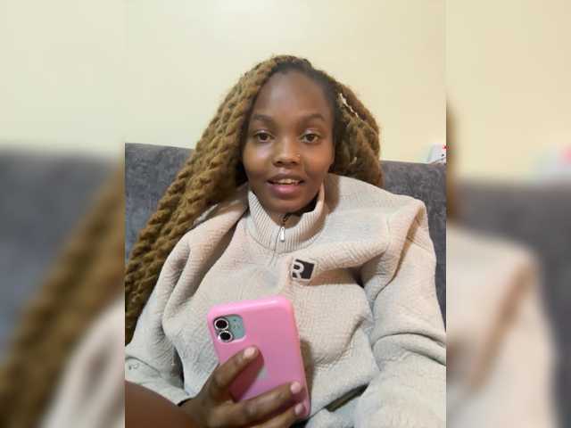 Curvy-maxy9's BongaCams show and profile