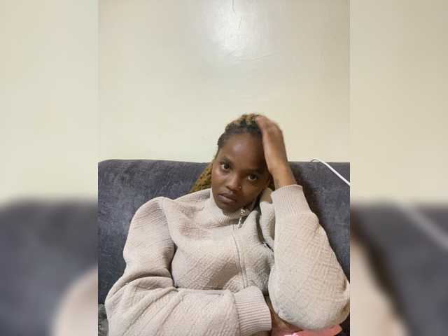 Curvy-maxy9's BongaCams show and profile