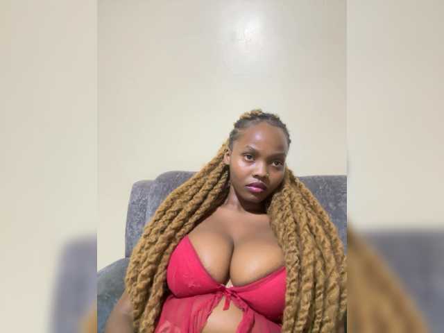 Curvy-maxy9's BongaCams show and profile