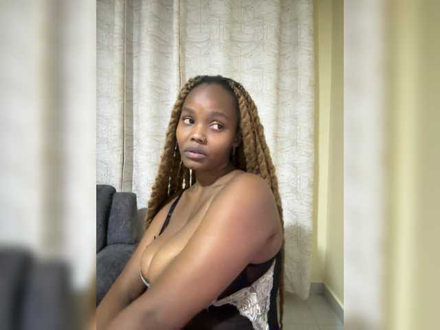 Curvy-maxy9's BongaCams show and profile