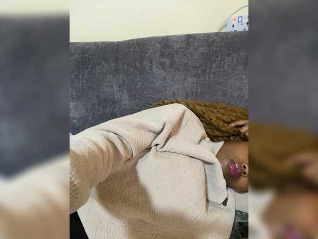 Curvy-maxy9's BongaCams show and profile