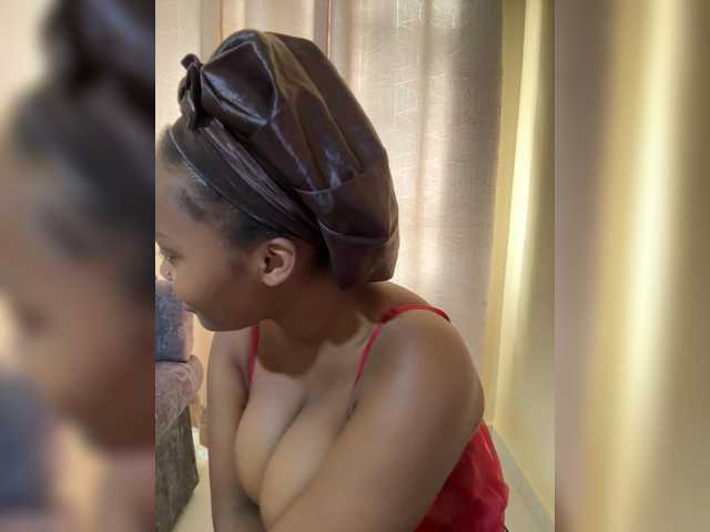 Curvy-maxy9's BongaCams show and profile