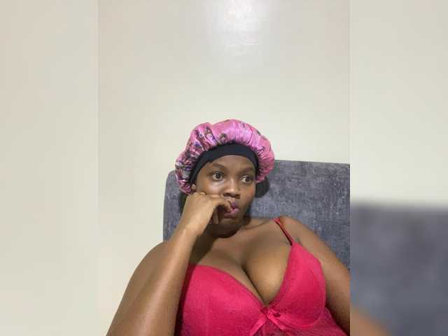 Curvy-maxy9's BongaCams show and profile