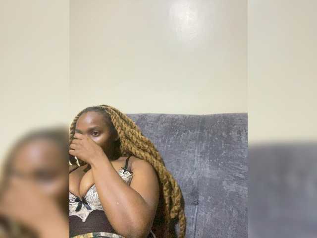 Curvy-maxy9's BongaCams show and profile