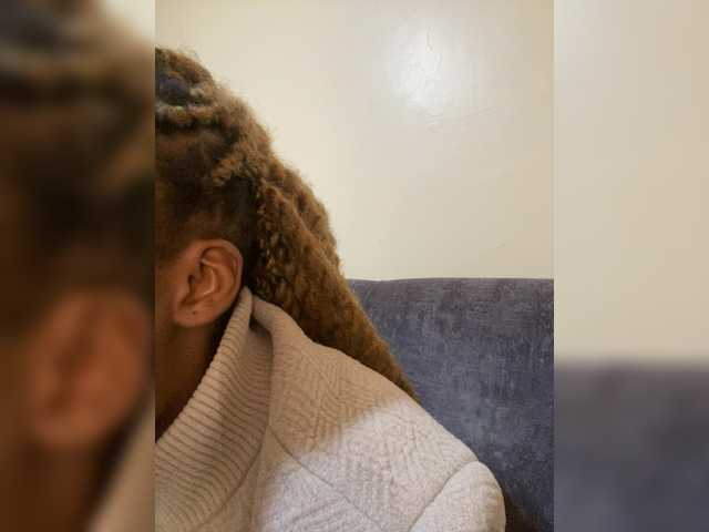 Curvy-maxy9's BongaCams show and profile