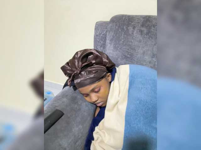 Curvy-maxy9's BongaCams show and profile