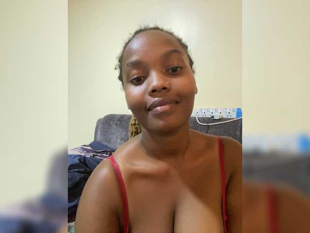 Curvy-maxy9's BongaCams show and profile