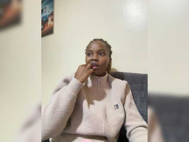 Curvy-maxy9's BongaCams show and profile